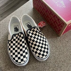 Vans Women’s checkered - Black and White size 9.5
